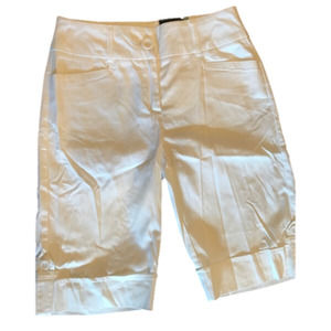 𝅺Reitmans White Shorts